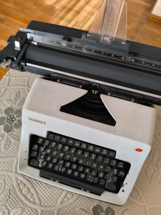 Máquina de escribir Olympia, Carro grande.