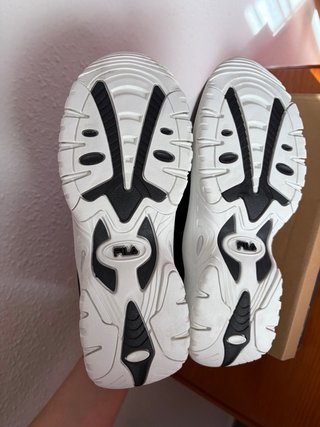Zapatillas Fila Negras Suela Blanca Talla 39