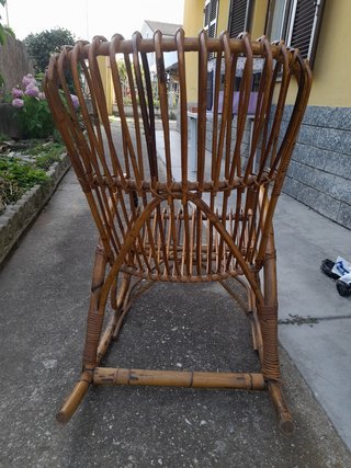 Sedia a dondolo in bambù e rattan anni 60