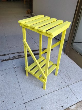 Alzatina in legno gialla