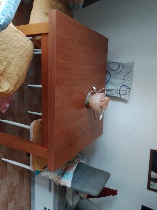 Mesa de comedor de madera