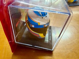 2 Cascos F1 Fernando Alonso 1/5 2010 y 2021 Spark