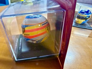2 Cascos F1 Fernando Alonso 1/5 2010 y 2021 Spark