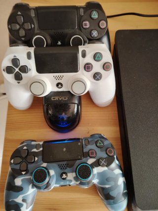 Console PS4 Slim + accessori