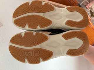 Zapatillas Fila negras y grises con estampado leop