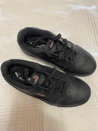 Zapatillas Puma Mujer SOFT FOAM+ Negras y Rosa.