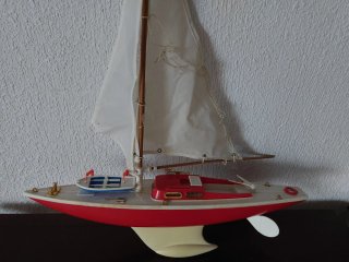 Barco vela d juguete