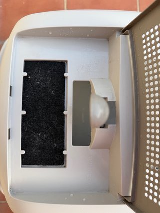 Arenero para gatos con puerta abatible