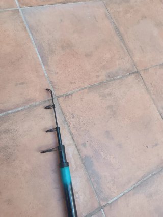 Caña de pescar con carrete