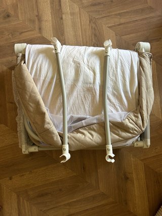Cuna plegable transportable con malla transpirable