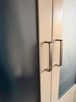 Armario modular blanco con puertas madera/cristal