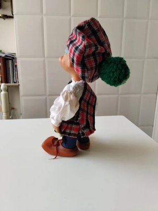 Antiguo Muñeco de goma vestido de Escocés o Irland