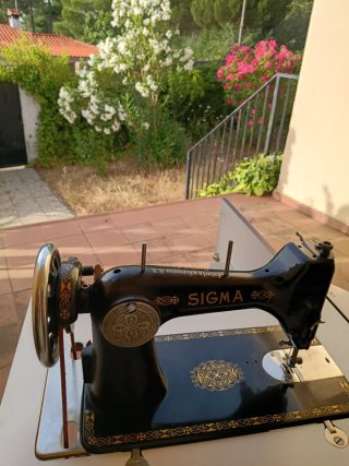 Máquina de coser Sigma antigua