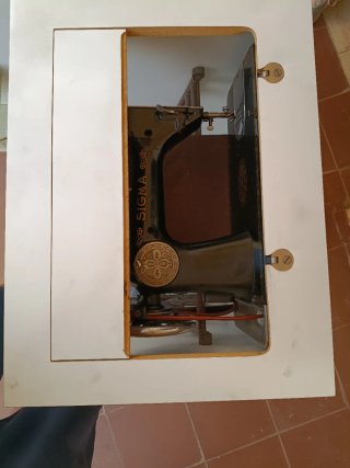 Máquina de coser Sigma antigua