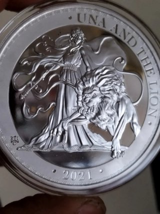 5 ONZA DE PLATA UNA AND THE LION 2021