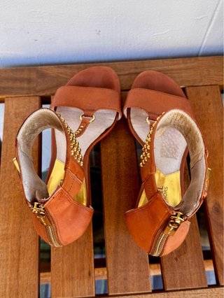 Sandalias Michael Kors Marrones y Doradas