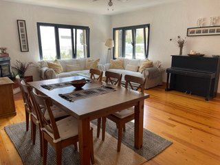 Mesa de Roble Macizo con 6 Sillas