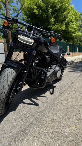 Harley Davidson Fat Bob Negra