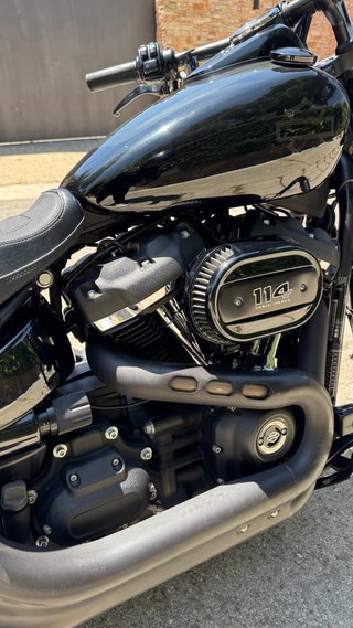 Harley Davidson Fat Bob Negra