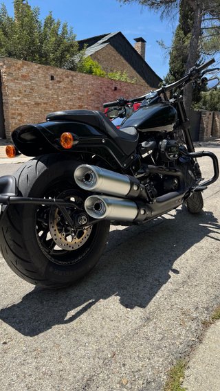 Harley Davidson Fat Bob Negra