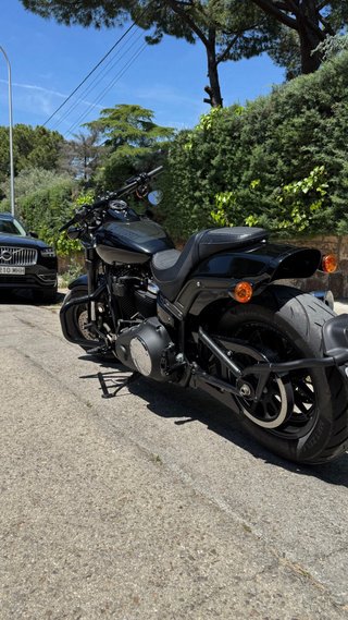 Harley Davidson Fat Bob Negra