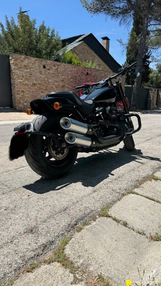 Harley Davidson Fat Bob Negra
