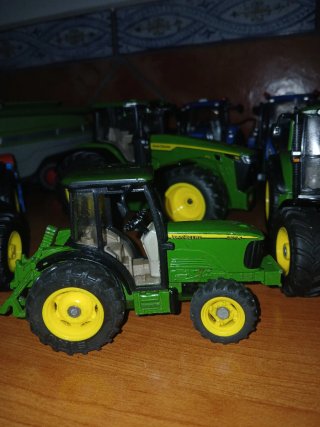 Tractor Jhon Deere 5615F 1:32