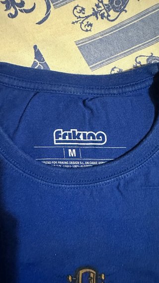Camiseta con estampado de guitarra