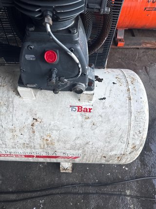 Compresor Puska 5,5 HP 15 bar 300l