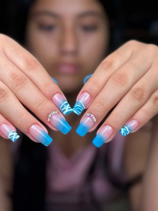 MANICURA / PEDICURA, MASAJES, CEJAS, PESTAÑAS..ETC