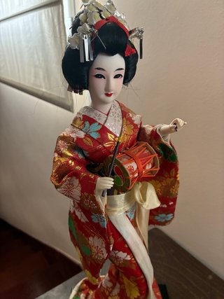 Muñeca antigua japonesa con tambor