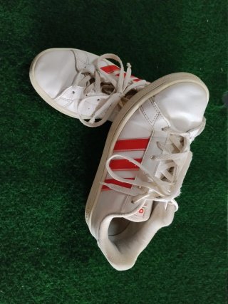 Zapatillas Adidas Blancas y Rojas