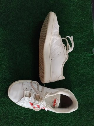 Zapatillas Adidas Blancas y Rojas