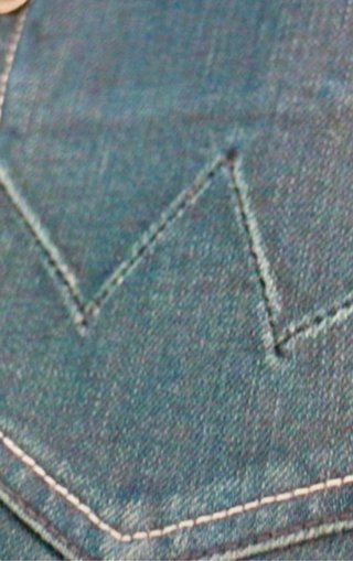 jeans blu elasticizzati con decoro sulla tasca