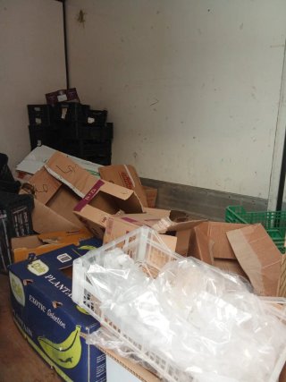 camión pequeño por mercancía