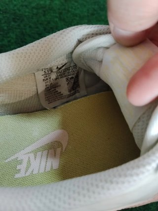 Zapatillas Nike Blancas y Amarillas