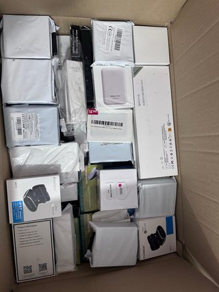 Una caja de productos electrónicos Devoluciones A