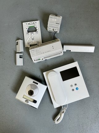 Videoportero Fermax con pantalla y teléfono
