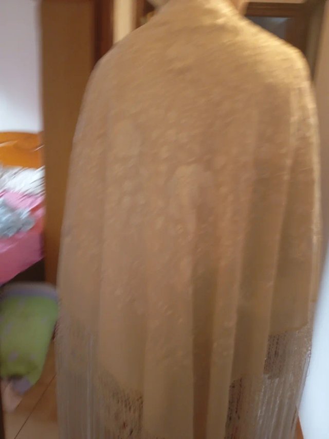 Mantón de Manila bordado a mano seda marfil clarit