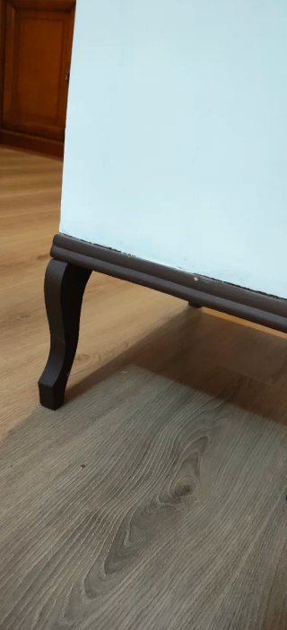 Mesita antigua de madera