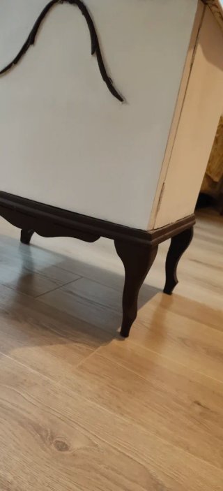 Mesita antigua de madera
