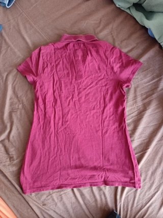 Polo Hollister Talla L burdeos