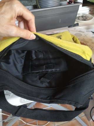 Bolso bandolera Negro y verde pistacho
