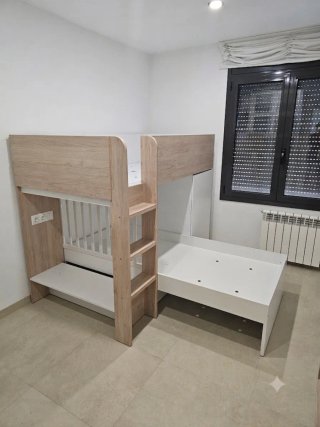 Habitación infantil litera y cama