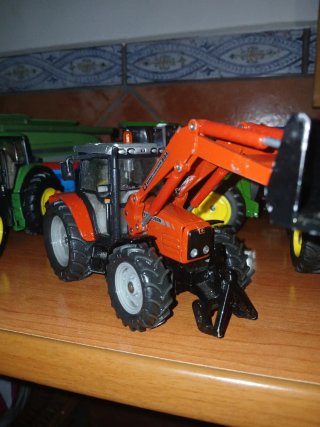 Massey Ferguson 894 1:32