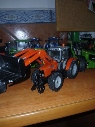 Massey Ferguson 894 1:32