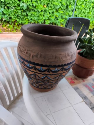 Macetero de terracota con diseño 50 Euros los dos