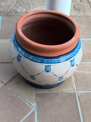 Macetero de terracota con diseño 50 Euros los dos