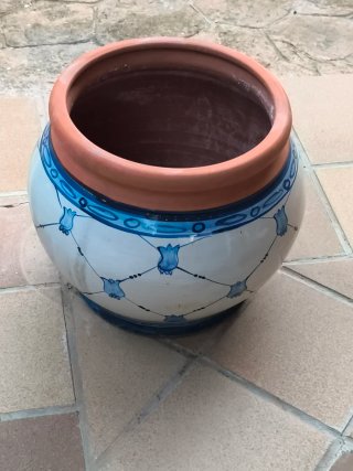 Macetero de terracota con diseño 50 Euros los dos