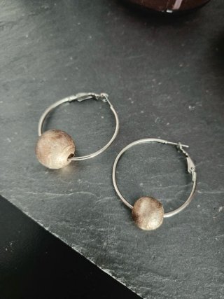 Pendientes aro con bola baño plata cepillada
